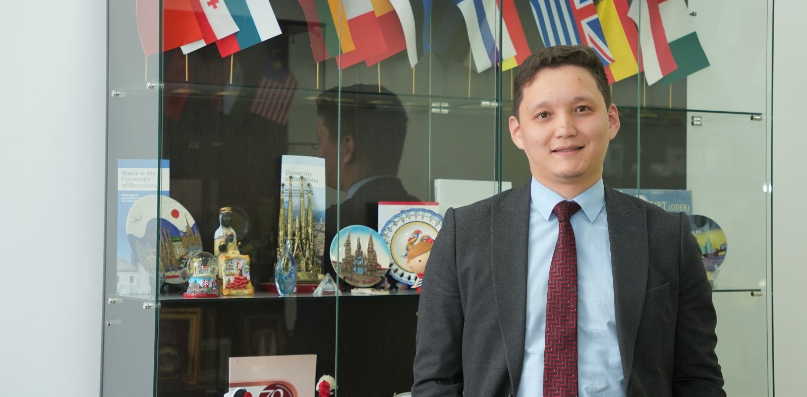 Декан школы факультета международного сотрудничества